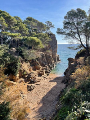 Ubicación idílica en Rosamar, a 1 min de la playa